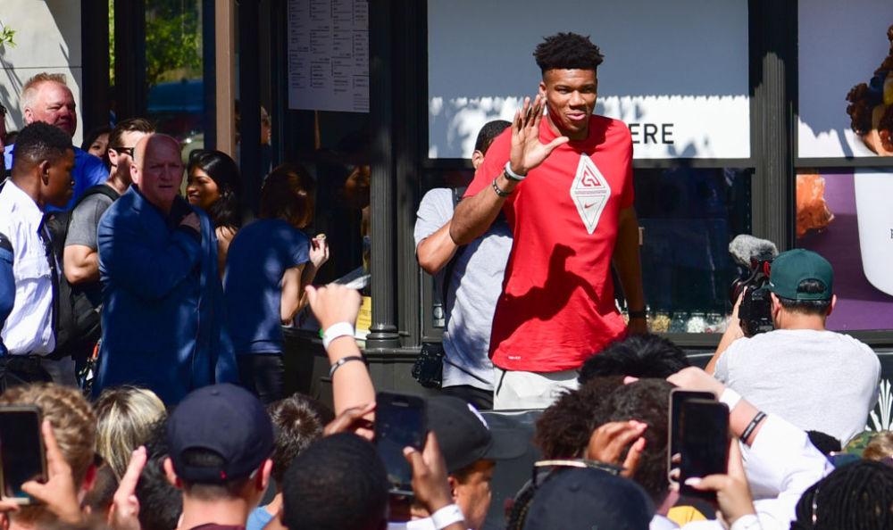 则空窗与服 则空窗与服