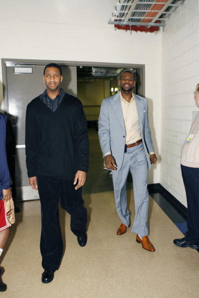 疑似借此扭 疑似借此扭